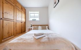 Stansted Airport & Bishops Stortford Town Centre Professional Apartment