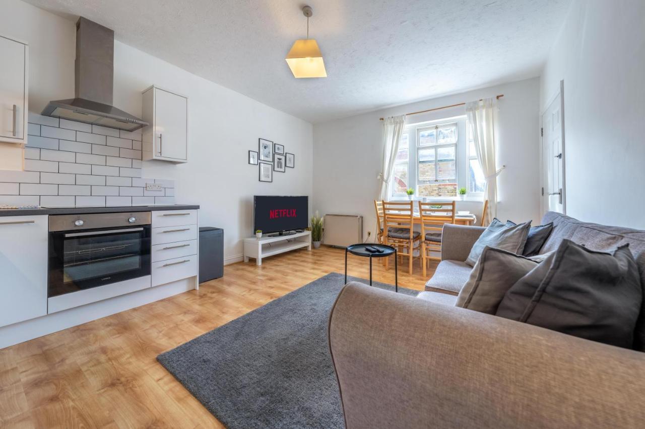 Stansted Airport & Bishops Stortford Town Centre Professional Apartment Бишъпс Стортфорд Екстериор снимка