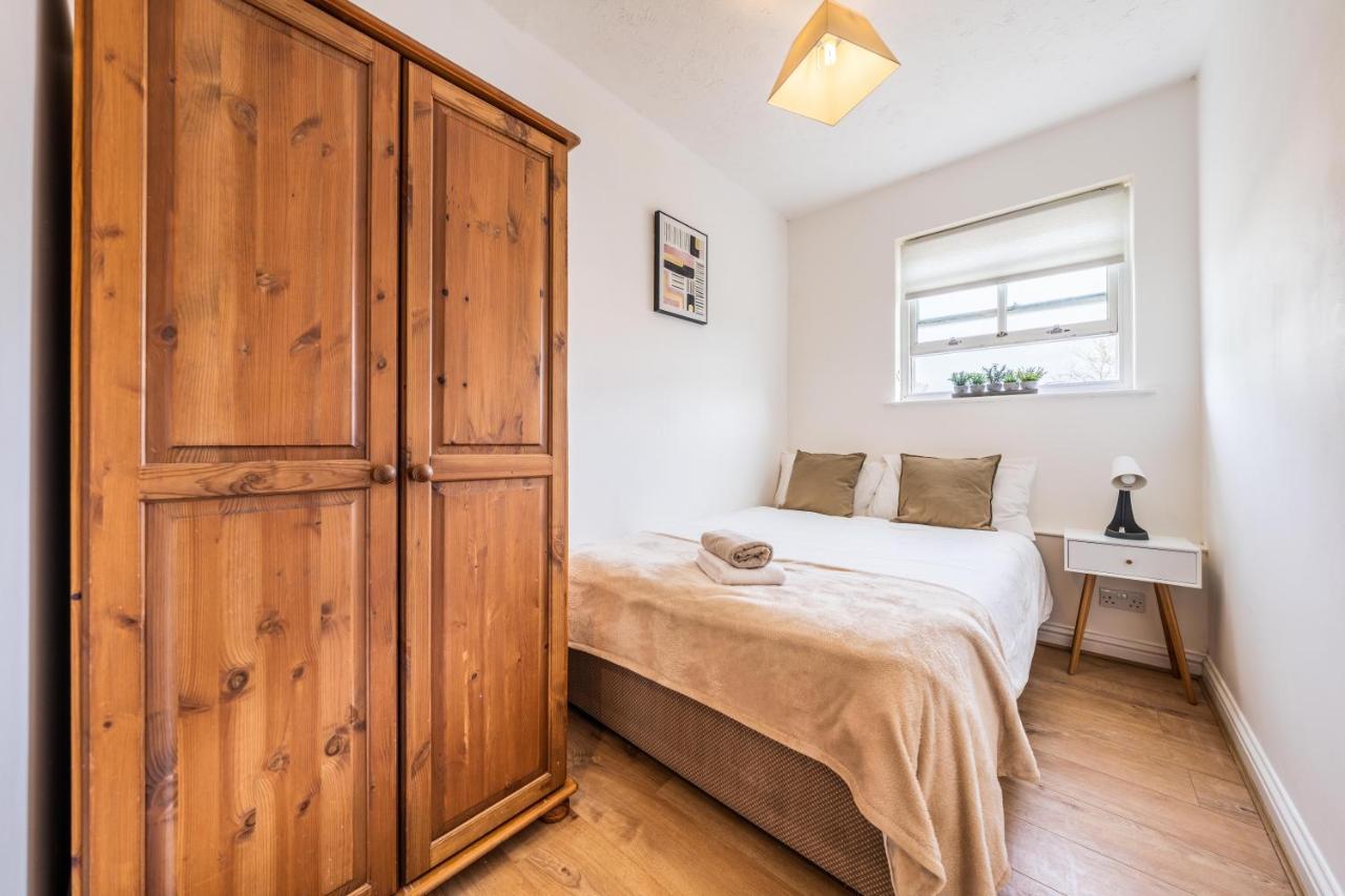 Stansted Airport & Bishops Stortford Town Centre Professional Apartment Бишъпс Стортфорд Екстериор снимка
