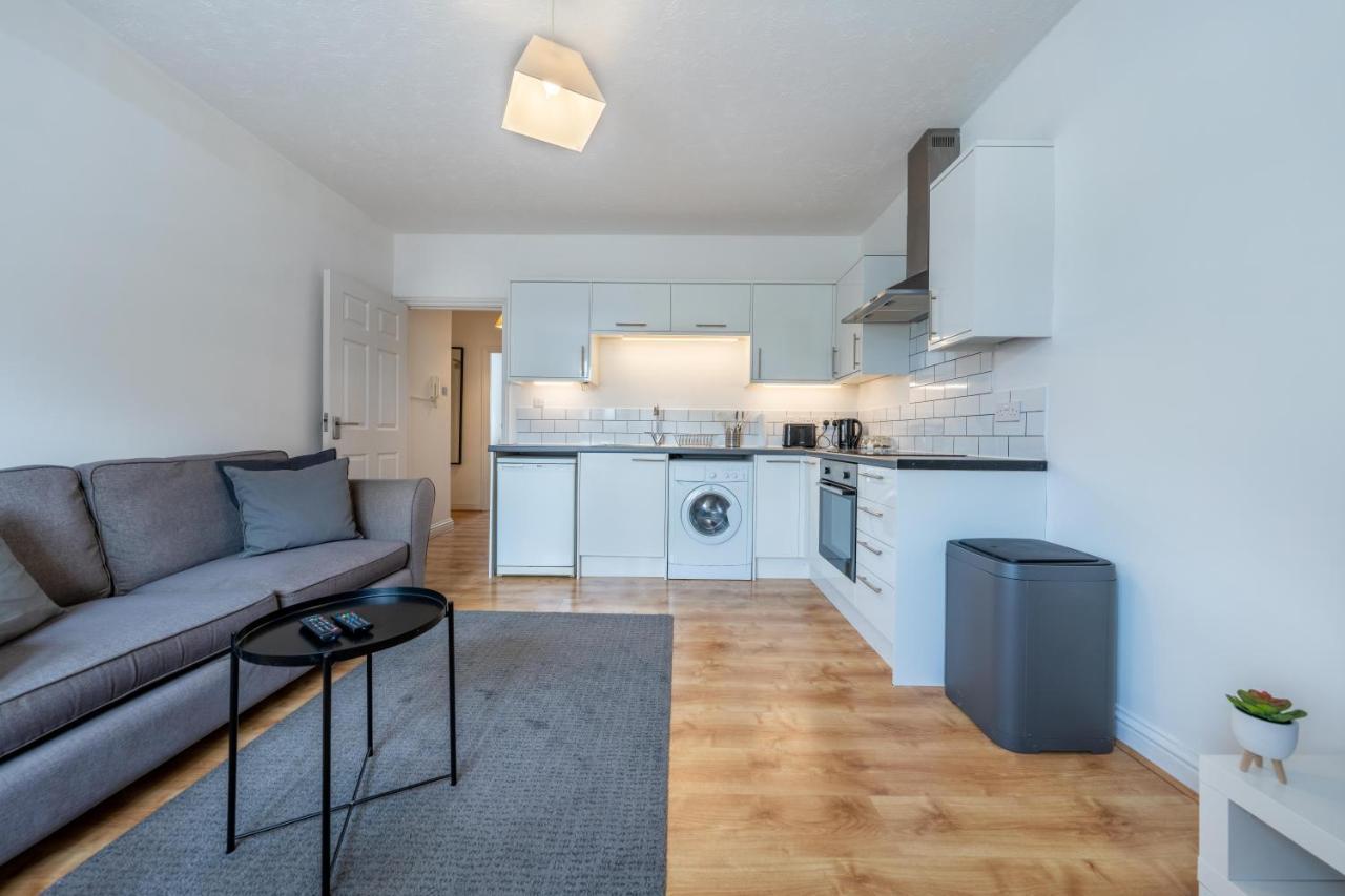 Stansted Airport & Bishops Stortford Town Centre Professional Apartment Бишъпс Стортфорд Екстериор снимка