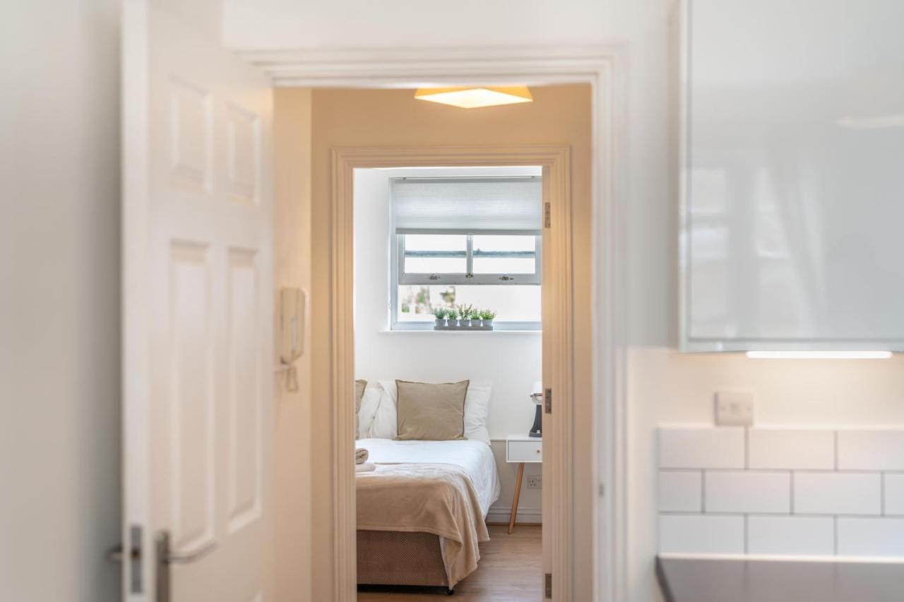 Stansted Airport & Bishops Stortford Town Centre Professional Apartment Бишъпс Стортфорд Екстериор снимка